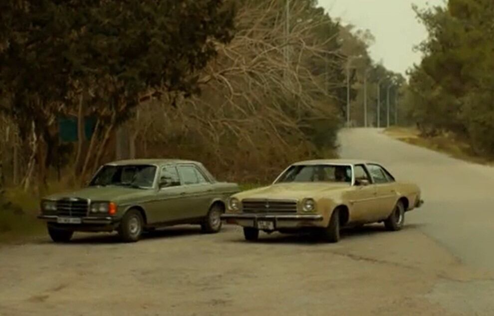 Fikret trata de explicarle todo a Züleyha. (Foto: Tims & B Productions)