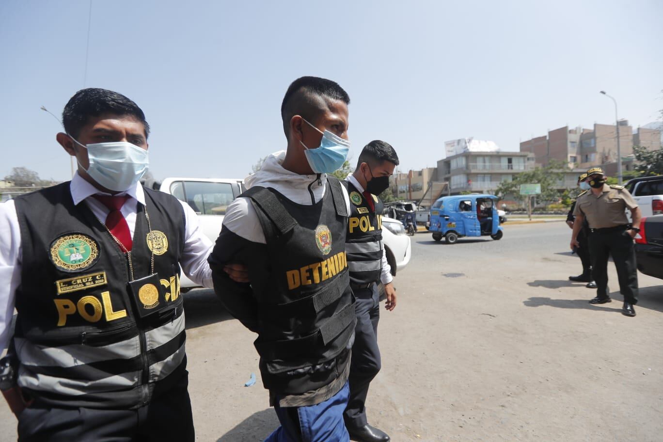 Los hermanos Jesús Alfredo Esteban Hilario (22) y otro de 17 años, que pese a su corta edad, fue denunciado por varios delitos, fueron atrapados. (fotos: Joseph Ángeles/GEC)
