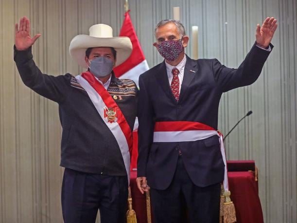 Presidente Pedro Castillo junto a Pedro Francke tras juramentación como titular del MEF. (Foto: Andina)