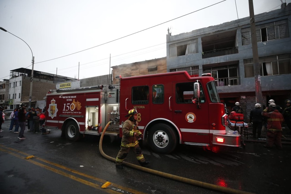 Incendio de grandes proporciones se registró esta tarde cerca de Gamarra. No se reportaron víctimas ni heridos. Foto: César Bueno @photo.gec