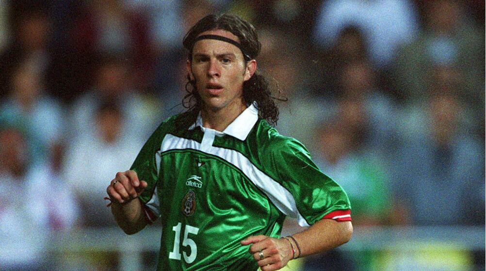El primer partido de Antonio de Nigris con la Selección de fútbol de México fue el 7 de marzo de 2001 ante Brasil (Foto: Getty Images)