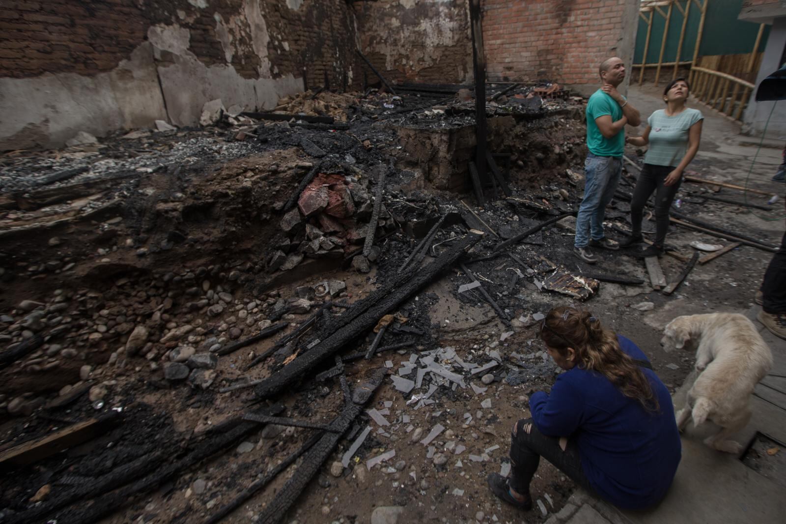 Incendió dejó sin casa a seis familias. | Foto: Andrés Paredes / Diario Trome
