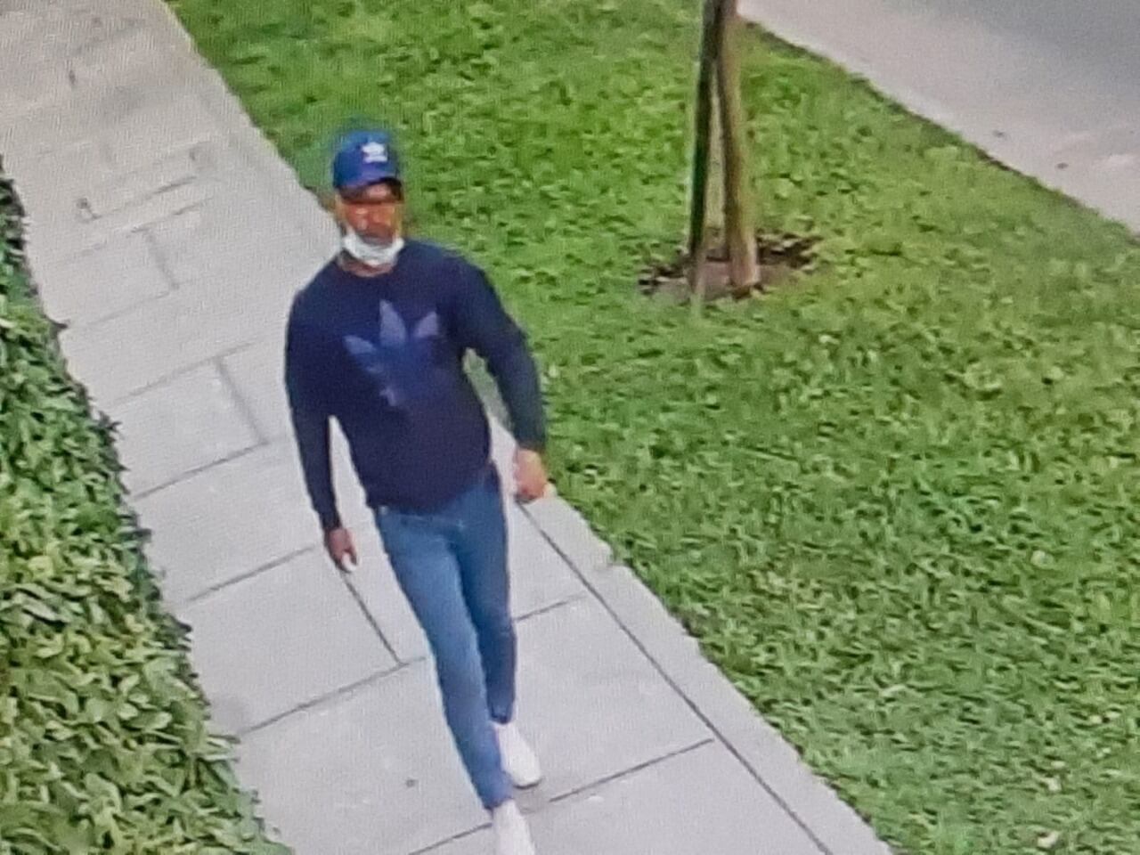 Dos integrantes de los ‘malditos del Rolex’, se hicieron pasar como repartidores de delivery, e intentaron asaltar a una mujer en un condominio.