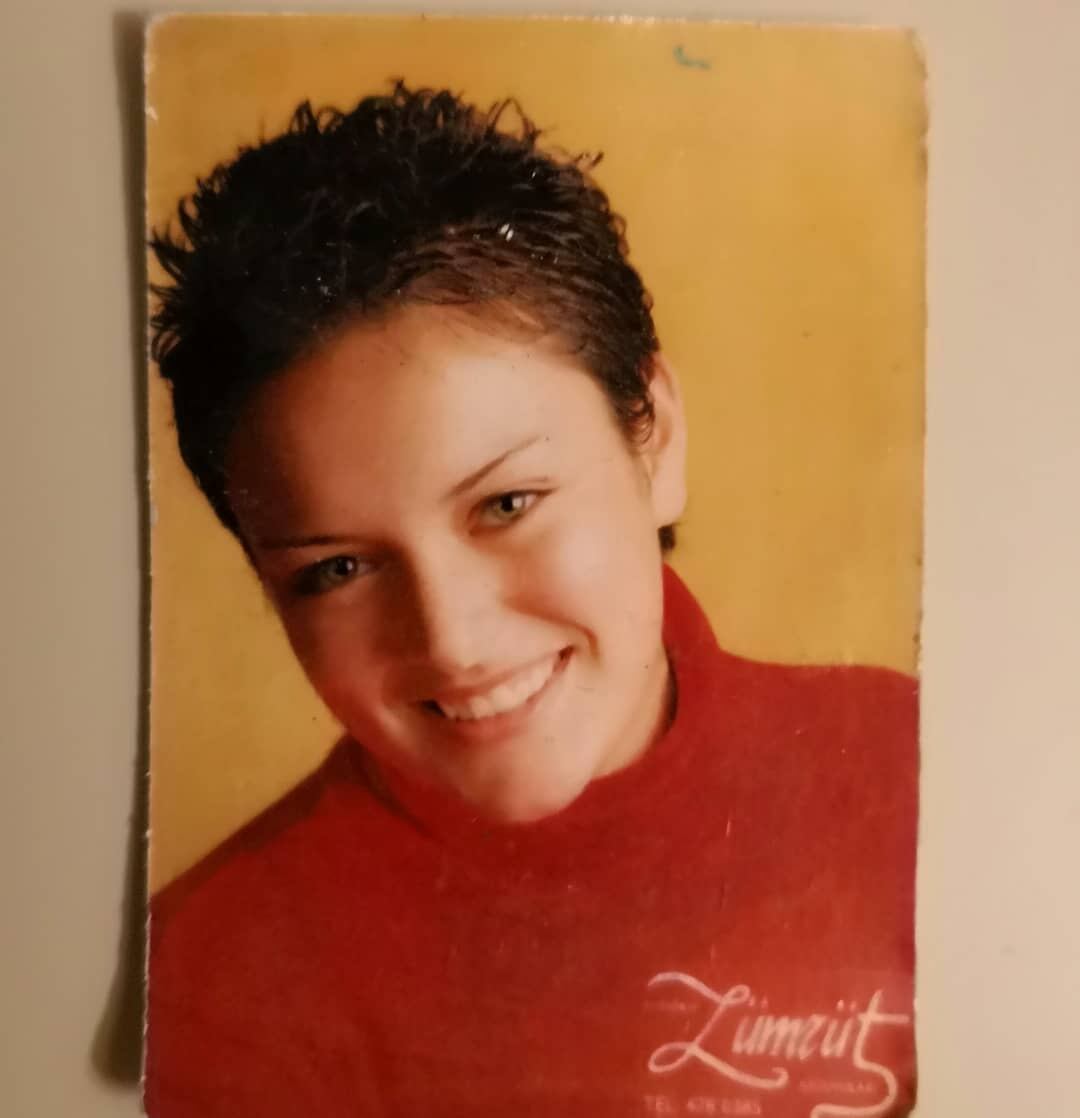 Así se veía Ezgi Mola en 1997 (Foto: Ezgi Mola / Instagram)
