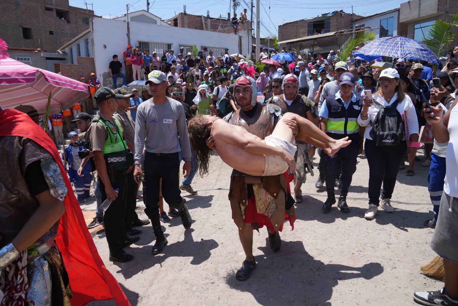 Los actores representaron las la las 14 estaciones del tradicional 'Vía Crucis'.