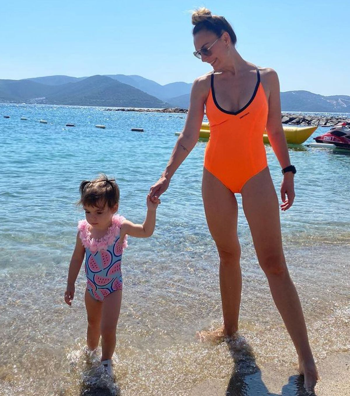 Özge Özder se convirtió en madre a los 42 años y ha recuperado su figura de manera increíble ( Foto: Özge Özder/Instagram)