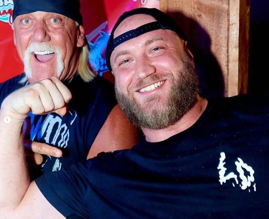 Nick junto a su padre Hulk Hogan. (@nickhogan)