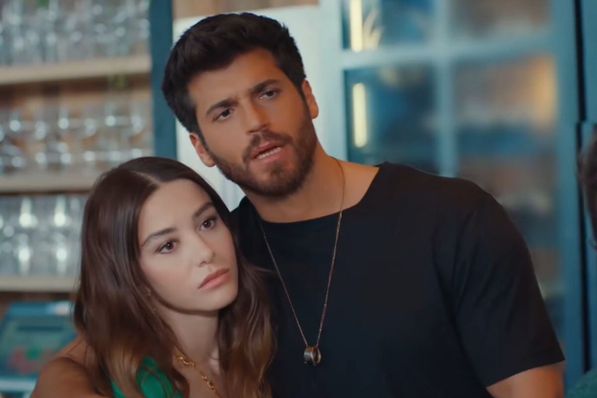 Tolga aparece ante Özgür y le devuelve su restaurante. “Creo que La Gabbia debe volver a las manos de su verdadero dueño”, le dice al protagonista de "El hombre equivocado" (Foto: Gold Film)