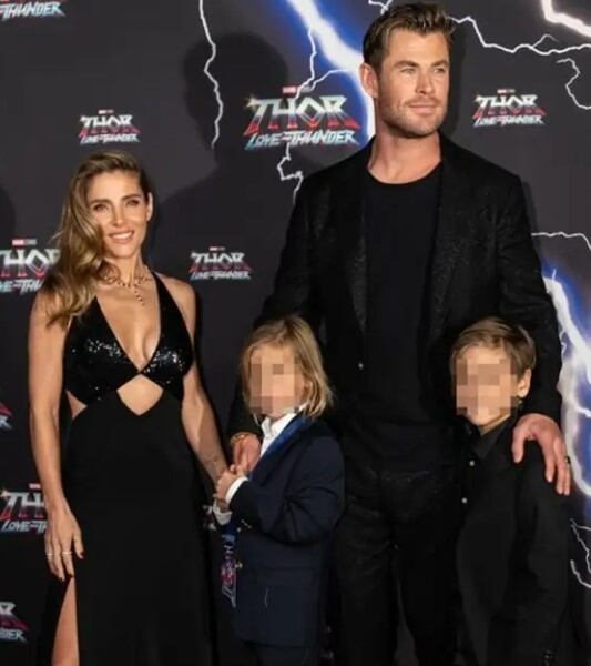 El famoso actor Cris Hemsworth junto a su esposa y sus mellizos (Foto: GTRES)