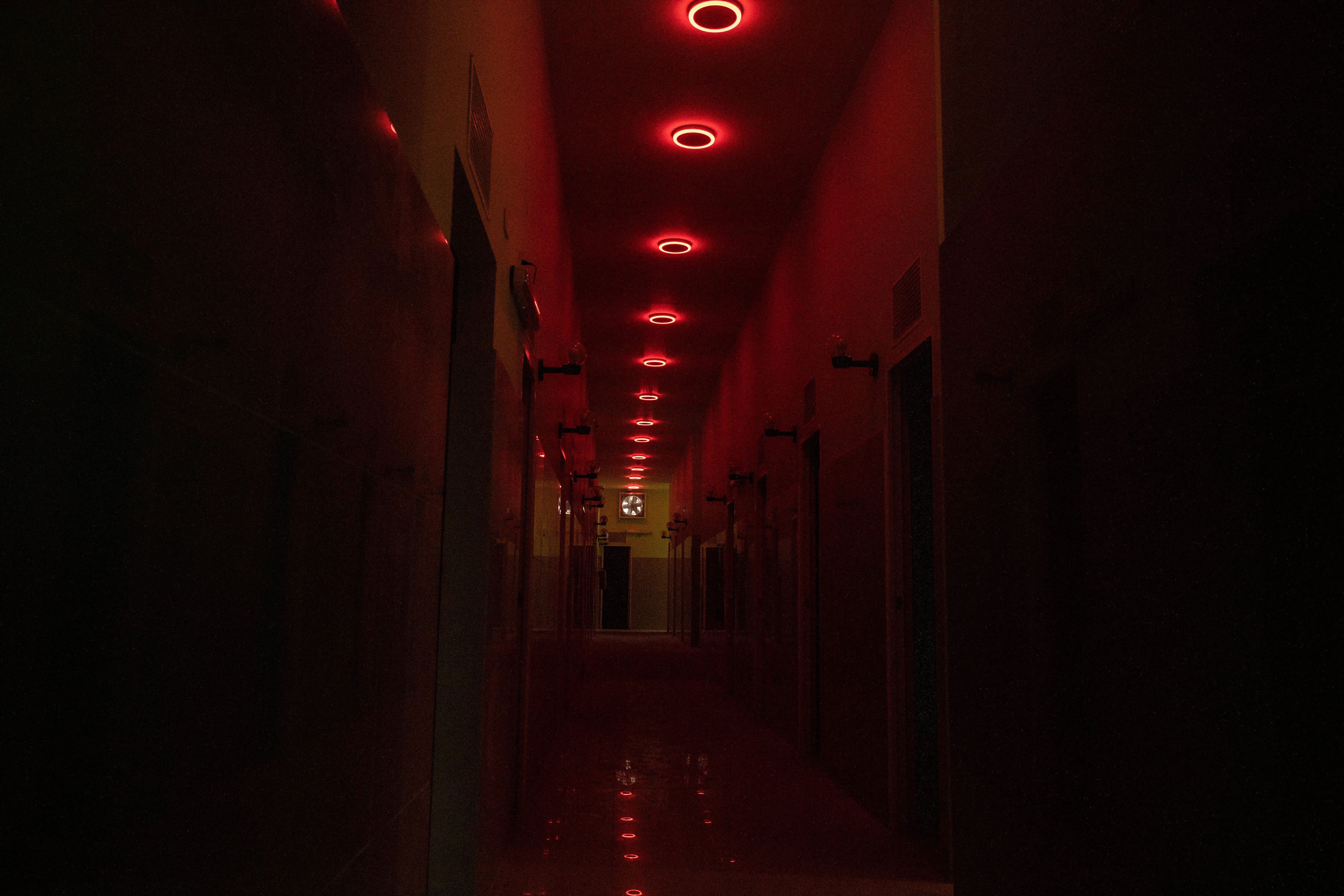 Así luce la casa de citas 'Las Geishas', cerrada desde el 15 de marzo de 2020 a raíz de las restricciones por la cuarentena. | Foto: José Rojas Bashe.