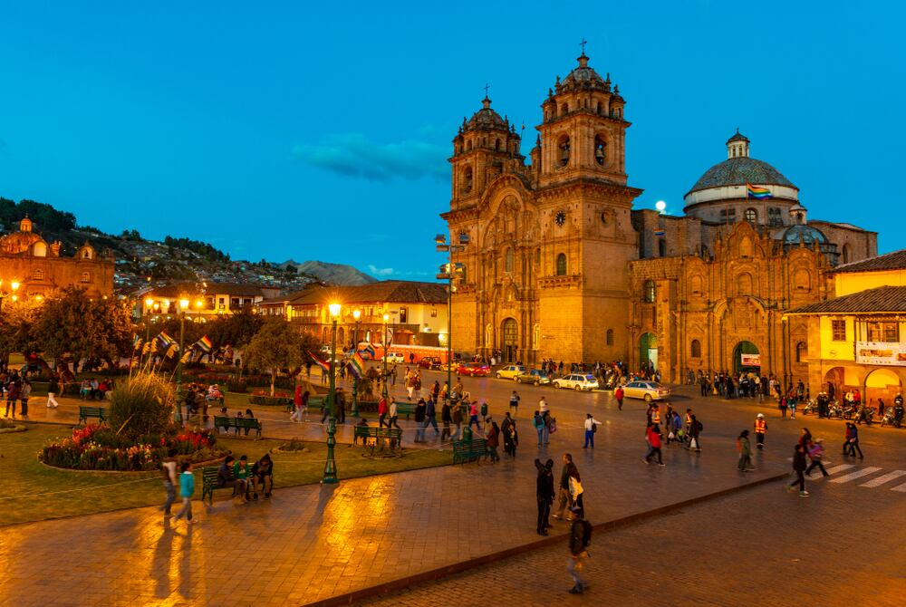 La mejor opción en Cusco es esperar las 12, junto al gran conglomerado de gente que se congrega en la plaza de armas.(Foto: Shutterstock)
