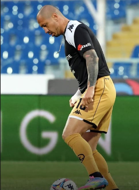 Spezia Calcio con Gianluca Lapadula se fue a la tercera división. (@speziacalcio)