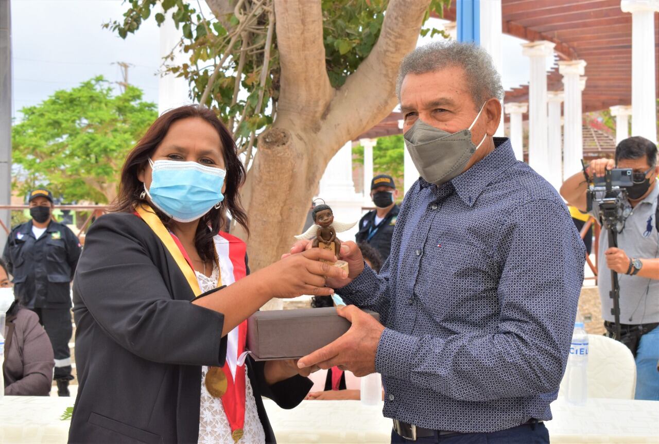 El 'Capitán de América' también recibió un 'Angelito' durante la ceremonia