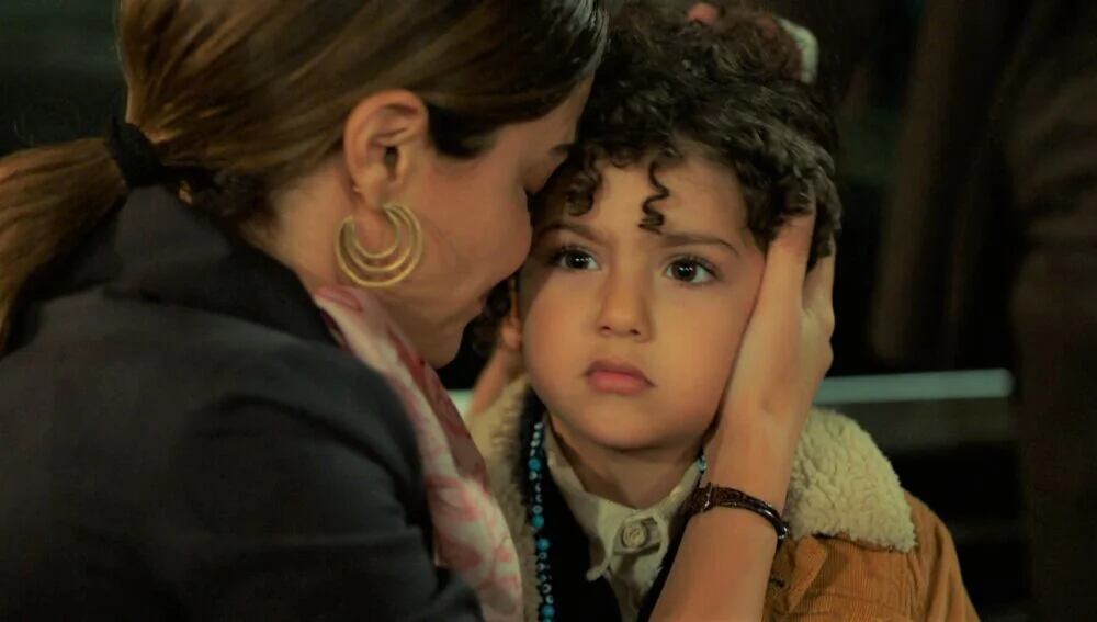 Züleyha estaba desesperada con la desaparición de su hijo Adnan (Foto: Tims & B Productions)