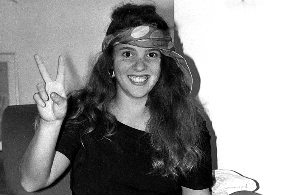 Por cierto, recordando la trayectoria de Johana, ella empezó en la telenovela 'Carmín' allá por el año 1984; luego vendría 'Yan Ken Po'. En el tema musical, fue tecladista y corista en 'La Liga del sueño' al lado de Pelo Madueño y Gonzalo Torres. En el año 1995 participó en la telenovela 'Los unos y los otros' En su etapa de claun, participaría en la Asociación Pataclaun y luego en la la serie televisiva 'Pataclaun' de 1997 hasta 1999, donde caracterizó a la simpática 'Queca'.