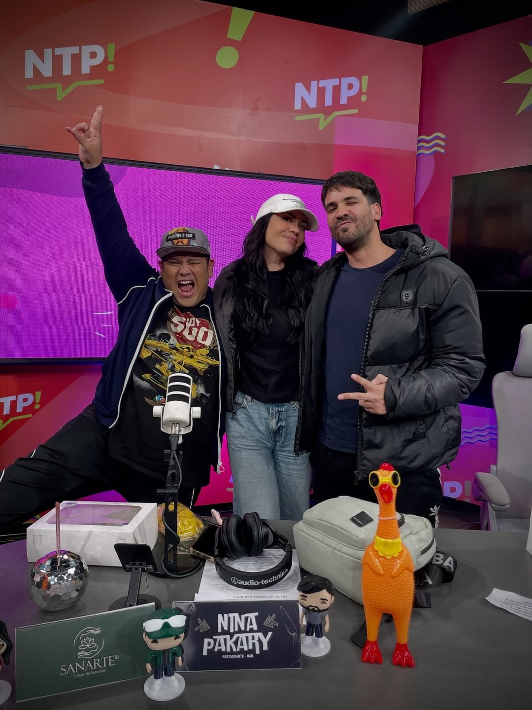 Lucía Oxenford, Israel Dreyfus y Giancarlo Cossio. (Instagram: @xno.decirlo)