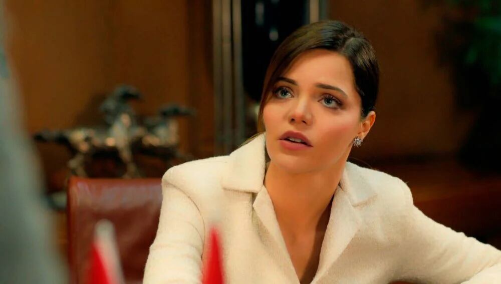 Züleyha desconfía de Mehmet en la telenovela turca "Tierra amarga" (Foto: Tims & B Productions)