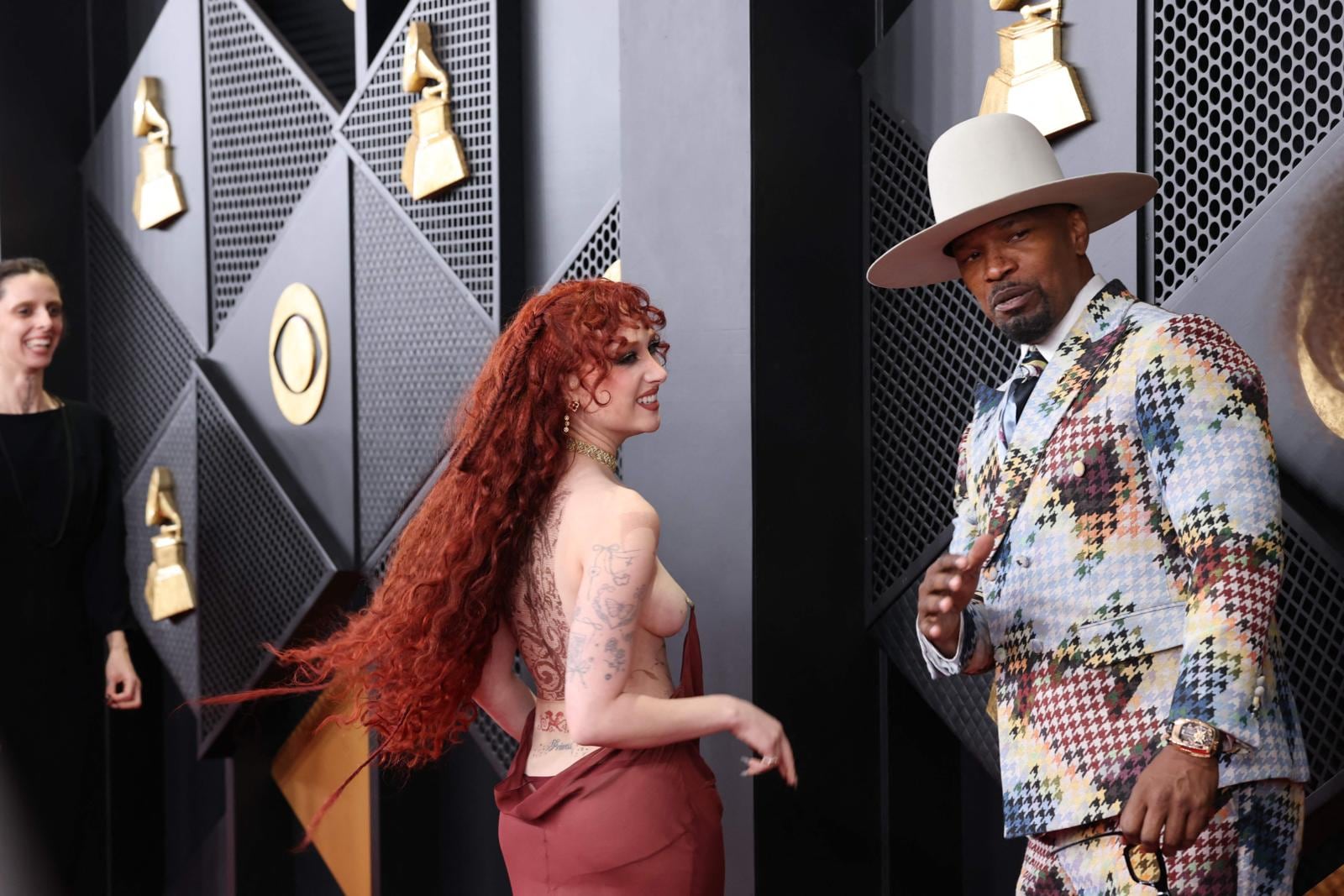 Chappell Roan generó gran controversia por su vestido en los Grammys 2026. (AFP)