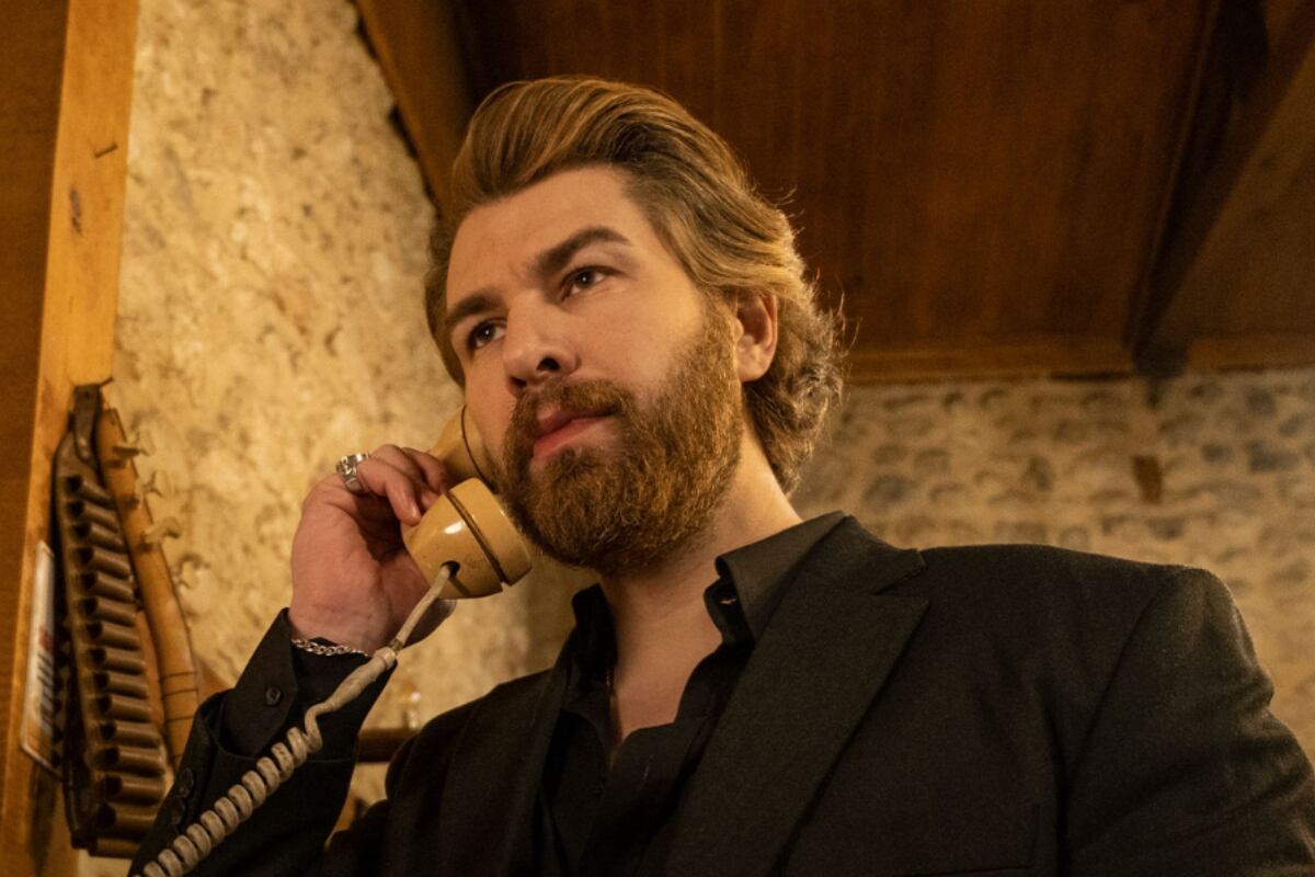 El actor y modelo Furkan Palalı en el papel de Fikret en "Tierra amarga" (Foto: Tims & B Productions)