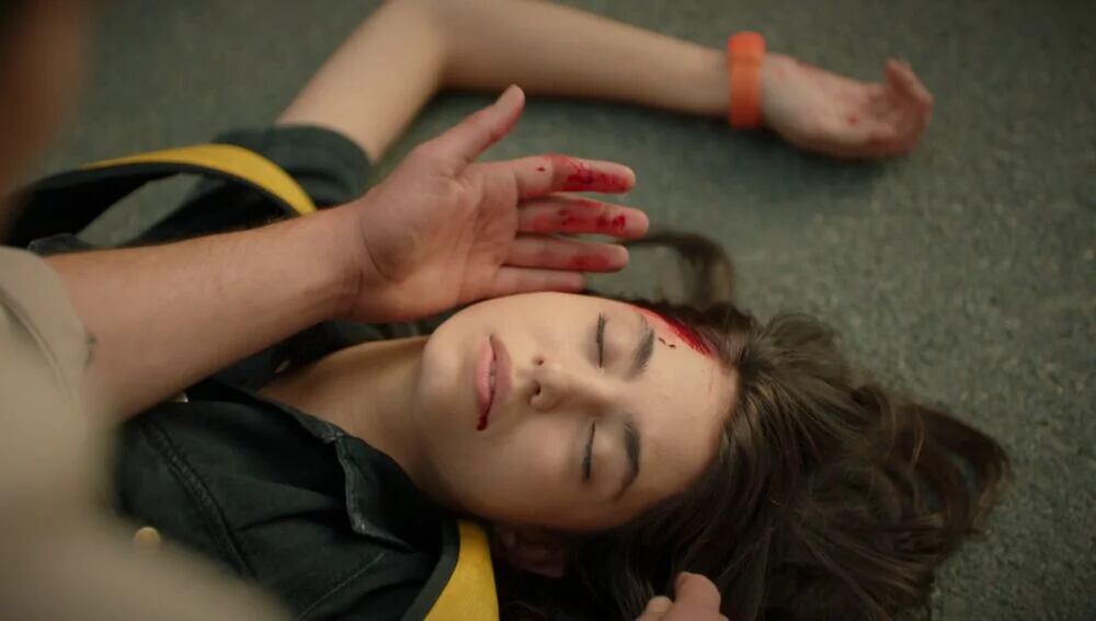 El accidente de Cemile en la telenovela "Hermanos" (Foto: NG Medya)