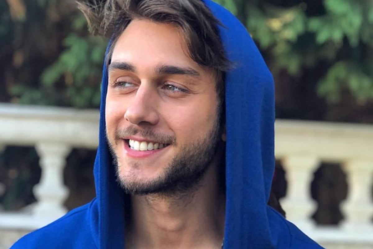 Onur Seyit Yarat con una capucha azul (Foto: Onur Seyit Yarat / Instagram)