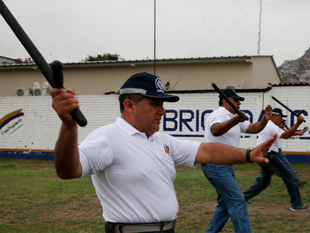 Serenos podrán hacer uso de bastones en determinados casos. (Foto: Agencia Andina)
