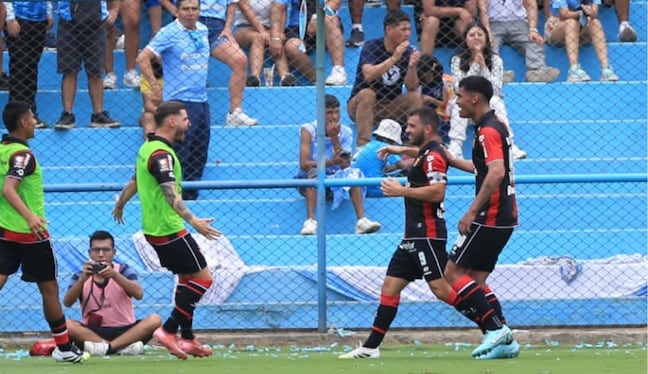 Cuesta festeja su gol 11 ante Cristal en el Alberto Gallardo (Foto: GEC)