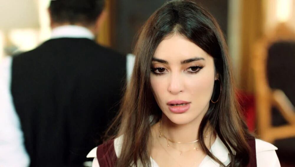 Müjgan, incrédula, ante las traiciones de Ümit (Foto: Tims & B Productions)