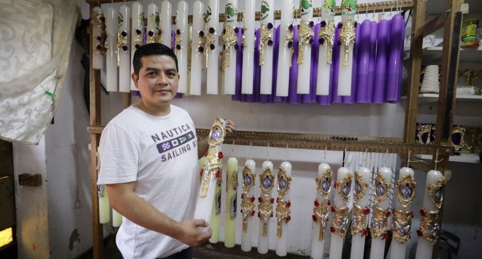 Si bien el Cristo Moreno tampoco salió este año en procesión, igual este fabricante ha tenido mucho trabajo. Fotos: Trome.