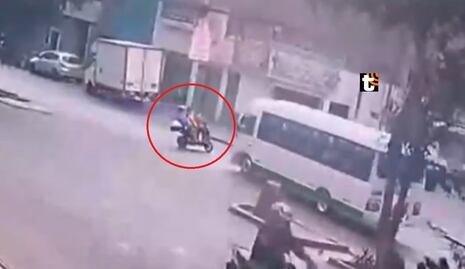 ¡Accidente en Santa Anita! ‘Chosicano’ atropella a madre y a sus dos hijos que se trasladaban en moto