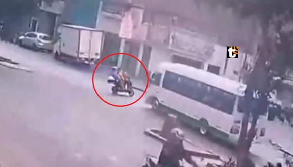 TROME - ¡Accidente en Santa Anita! Madre y sus dos hijos en moto son atropellados por bus de transporte público