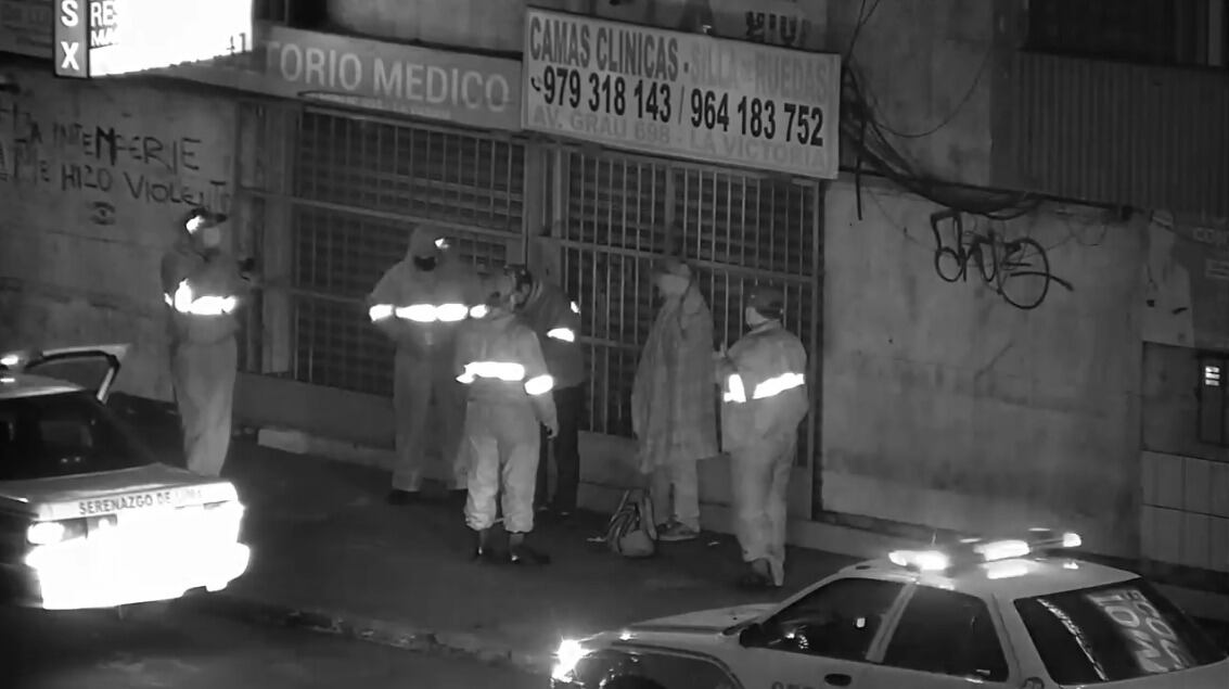 Ladrón estaba huyendo con mochila y cobertor de la víctima pero fue atrapado por serenos de Lima.