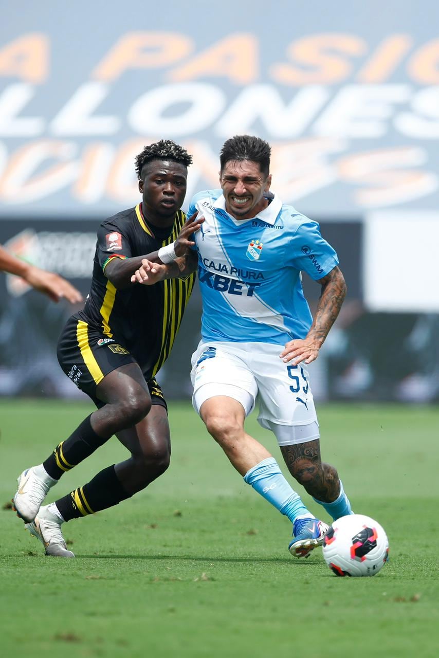 Ecuatoriano Lastre fue una pesadilla para la defensa de Sporting Cristal. (Foto: Fernando Sangama / @photo.gec)