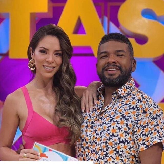 Sheyla Rojas y Choca Mandros formaron la dupla de conductores de "Estás en todas". (Foto: @chocamandrose)