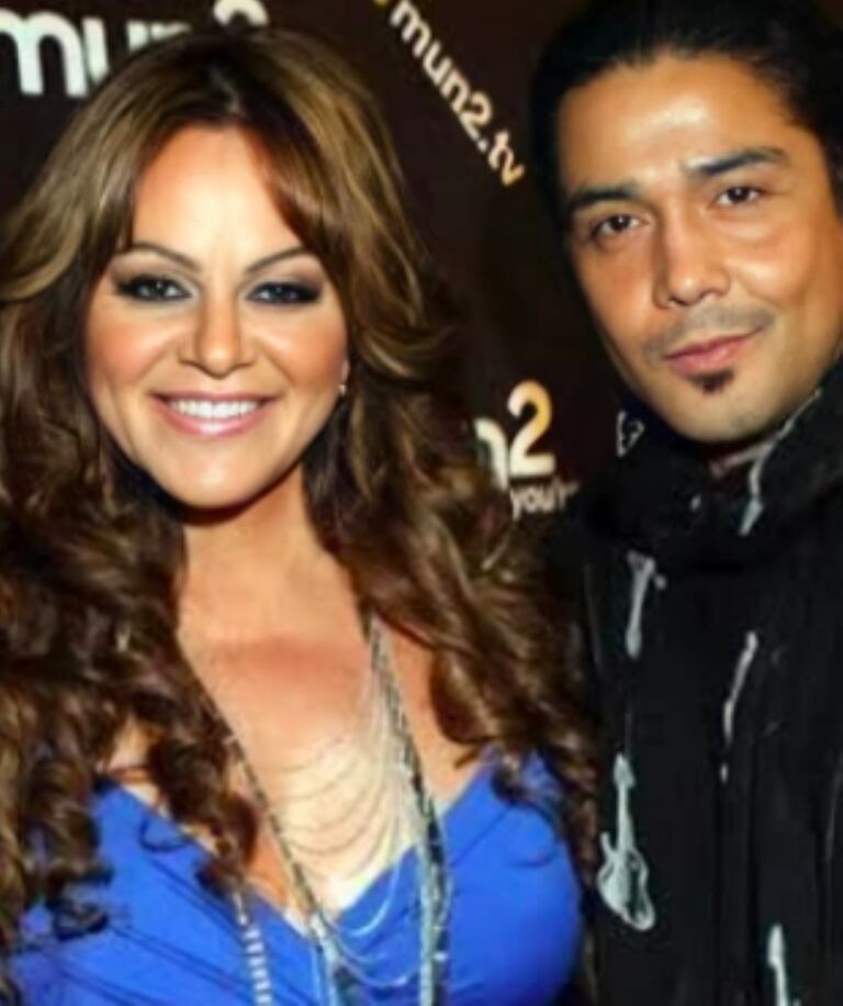El famoso viudo de la cantante Selena Quintanilla se reunió con la cantante mexicana Jenni Rivera, quien murió a causa de un accidente aéreo (Foto: Chris Pérez/ Instagram)