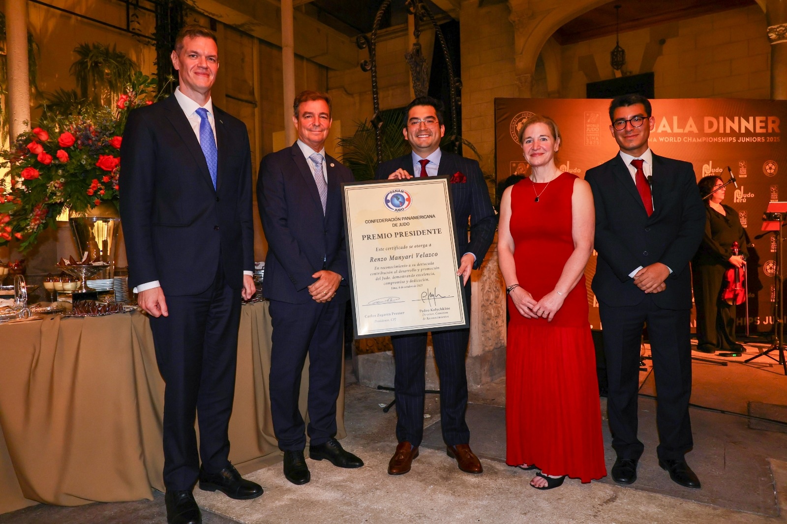 Ceremonia se desarrolló en pleno campeonato mundial