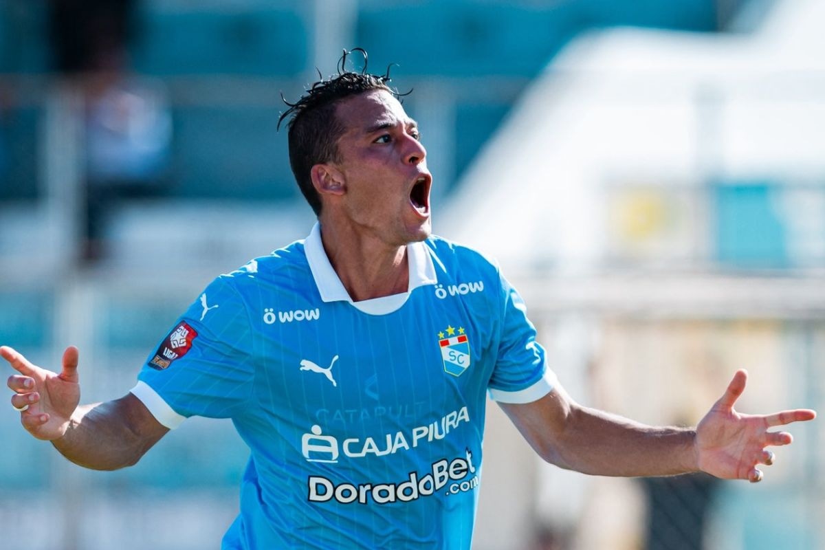 Cristian Benavente festeja el triunfo de Sporting Cristal en Sullana (Foto: @ClubSCristal)
