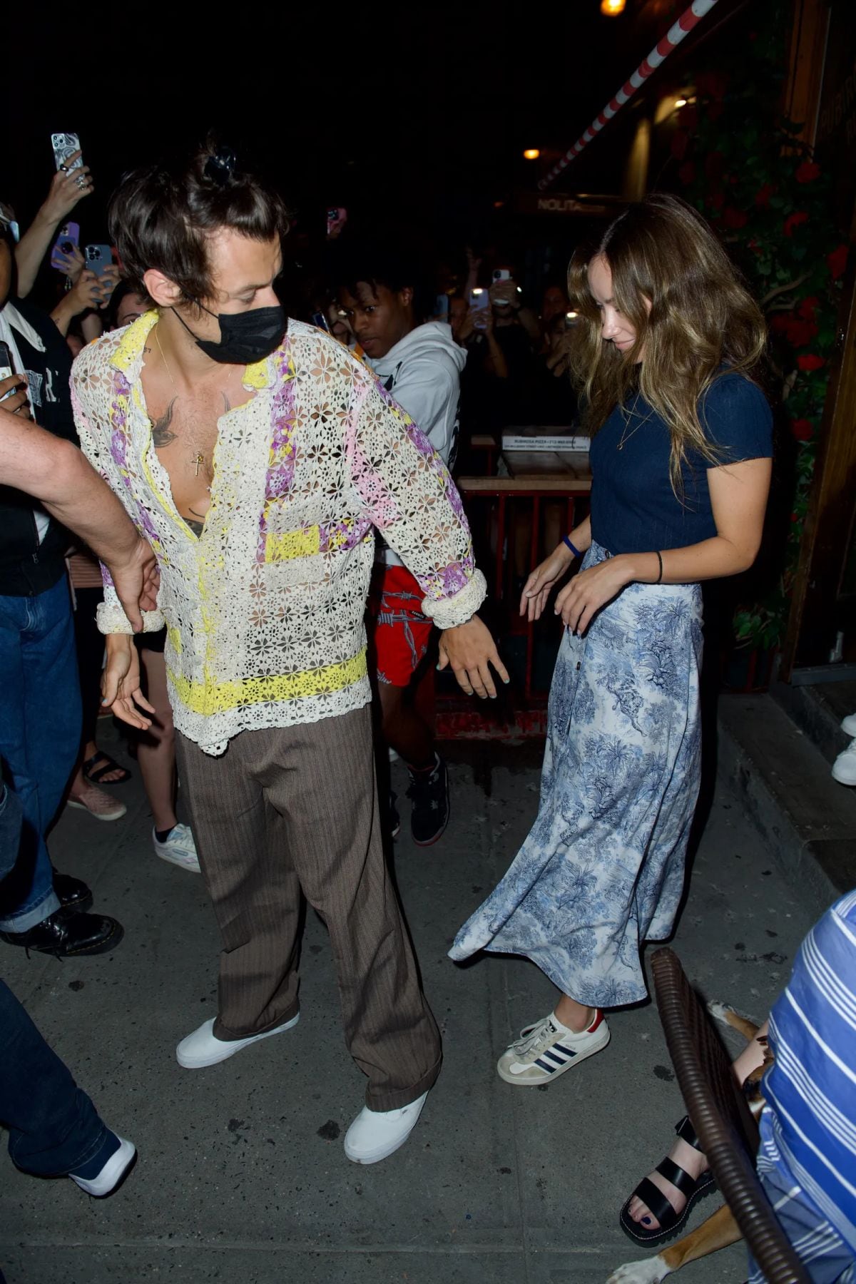 Oliva junto a Harry durante una salida a cenar (Foto: BeautifulSignatureIG / SplashNews.com)