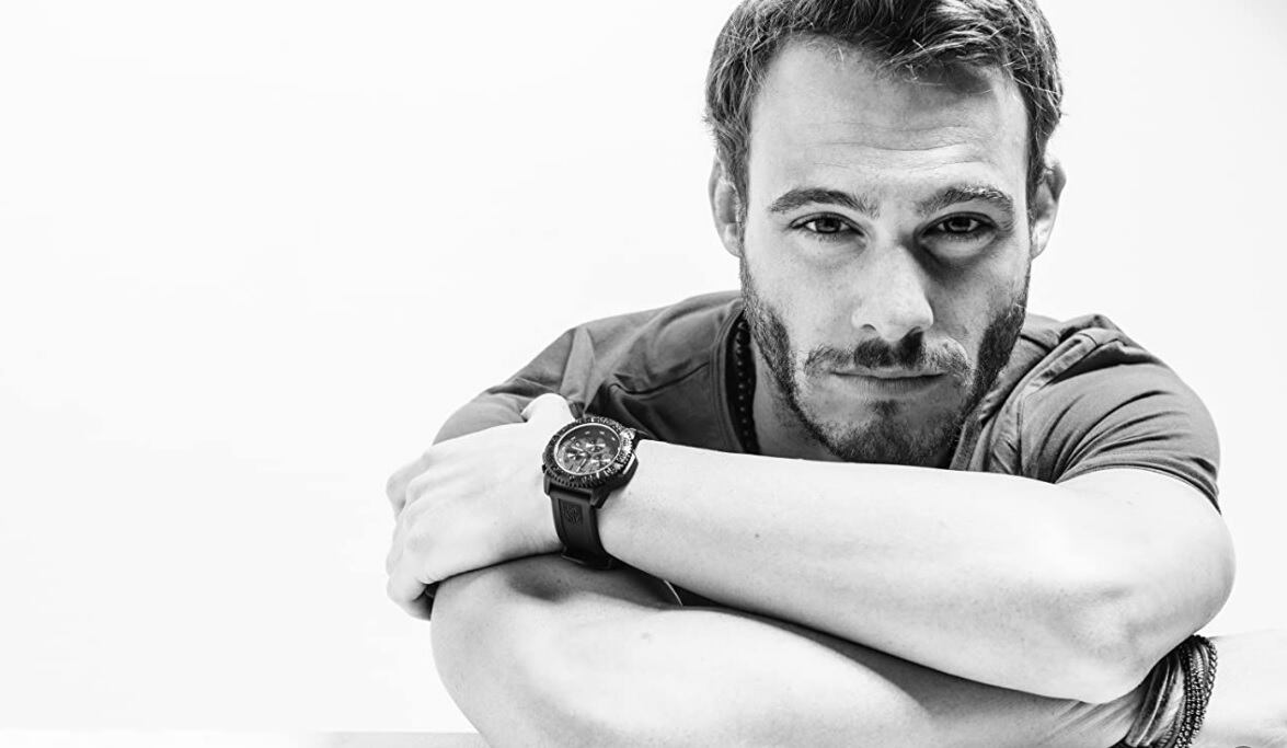 Kerem Bürsin es un reconocido actor turco (Foto: Kerem Bürsin/Instagram)