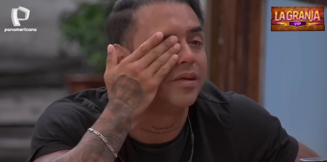 Diego Chávarri llora en 'La Granja VIP'.