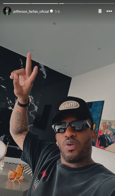 Jefferson Farfán se muestra así mientras Darinka Ramírez espera en conciliación.