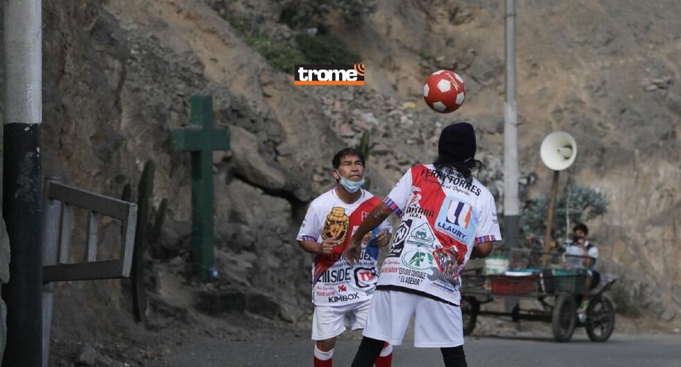 Hermanos Patadita logran muevo récord sin dejar caer el balón. (Trome / Britanie Arroyo)