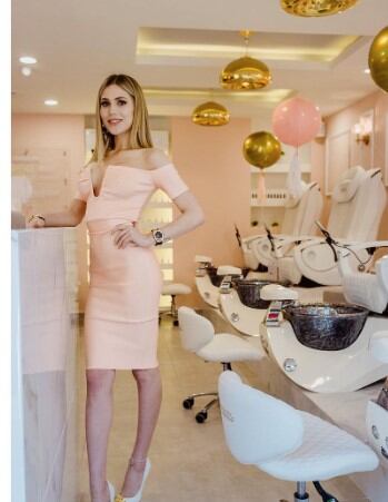 La esposa del 'Canelo' inauguró un local dedicado al cuidado personal hace un par de años (Foto: Fernanda Gómez / Instagram)