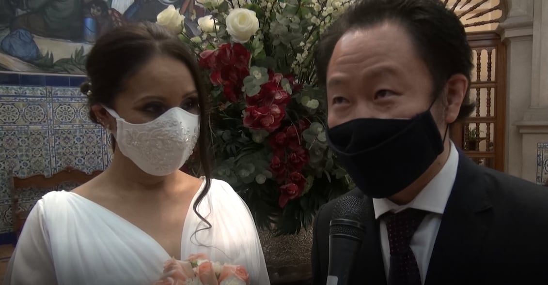 La ceremonia de matrimonio civil entre Kenji Fujimori y Erika Muñoz fue realizada por el alcalde de Miraflores, Luis Molina. (Captura de video - Municipalidad de Miraflores)