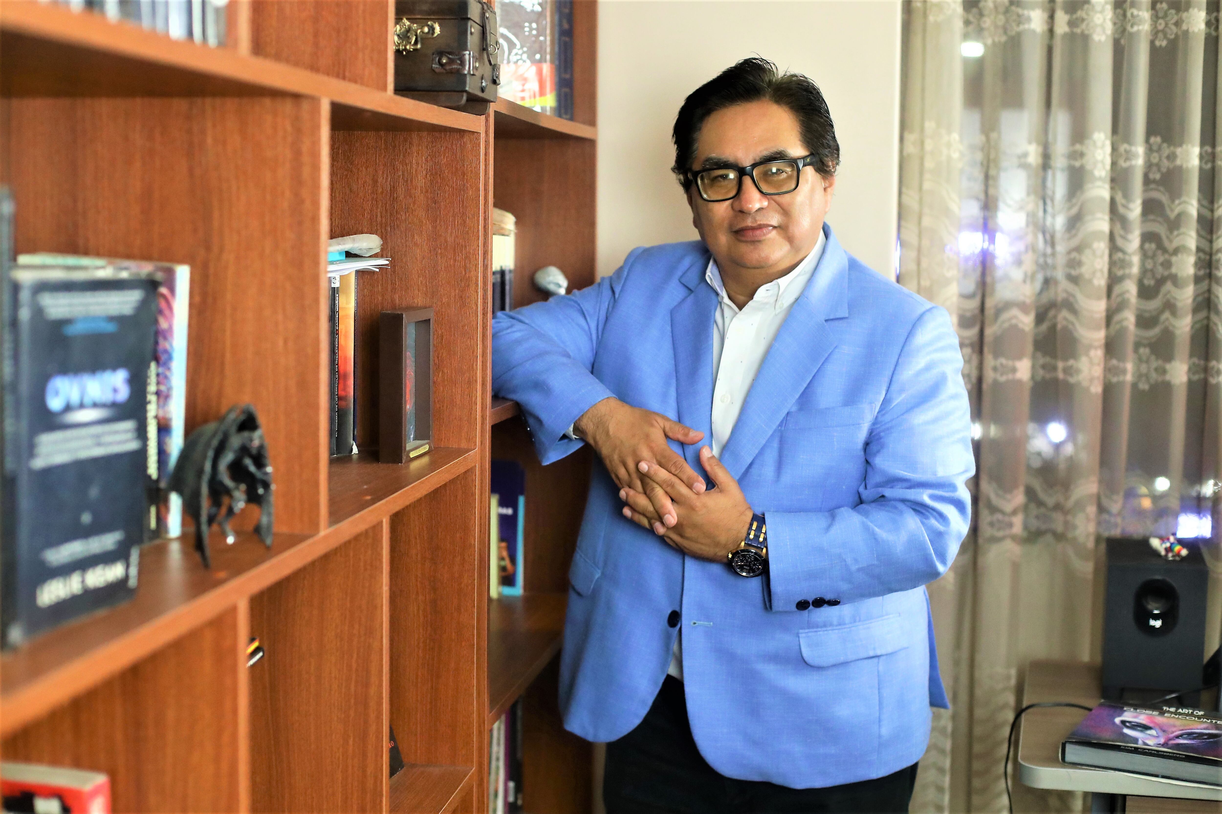 Anthony Choy investiga hace 24 años el fenómeno ovni. (Fotos: Jesús Saucedo)