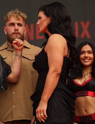 Ronda Rousey arremete contra UFC durante presentación de la ‘Pelea más grande’ de las MMA contra Gina Carano