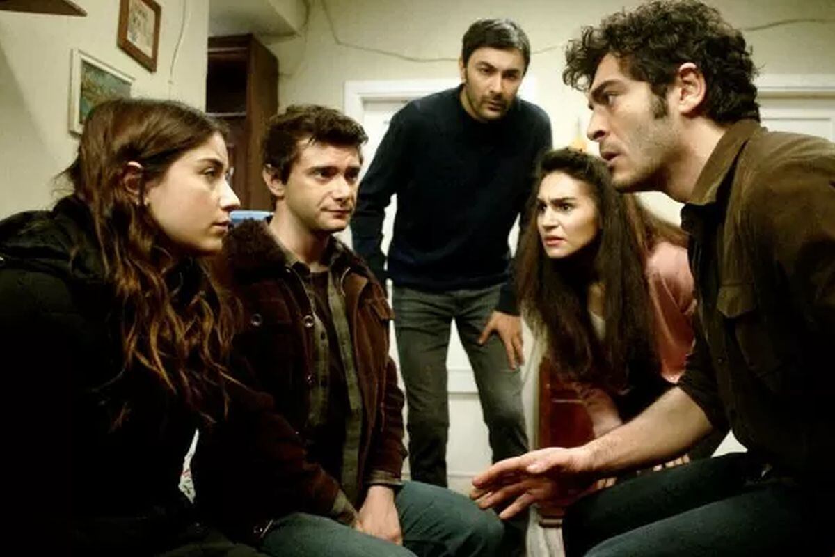 Parte del elenco de "Amor de familia" (Foto: Med Yapım)