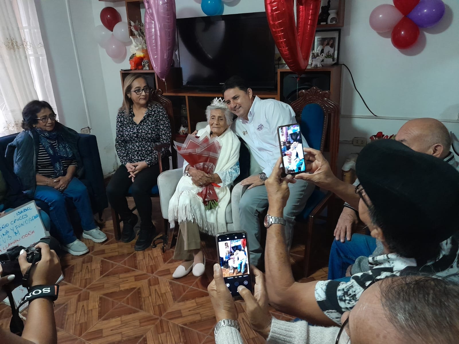 Isabel Ormeño Cruces fue coronada como 'La mamita más longeva' del distrito chalaco de Carmen de la Legua-Reynoso.