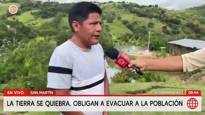 El agente municipal, Tercero Tuanama Fasabi, pide apoyo.