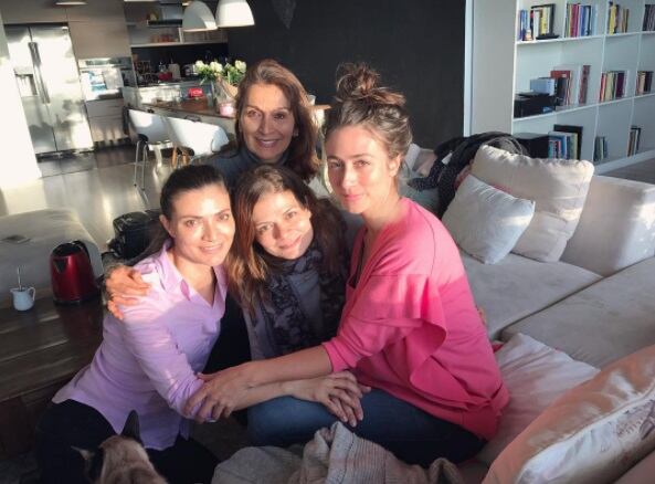 Verónica, Ana María y Juliana Orozco junto a su mamá (Foto: Verónoica Orozco/ Instagram)